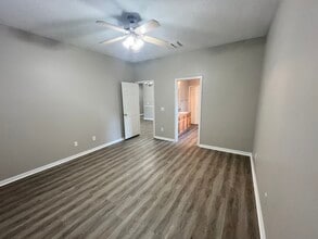 811 Coade Stone Dr in Seffner, FL - Building Photo - Building Photo