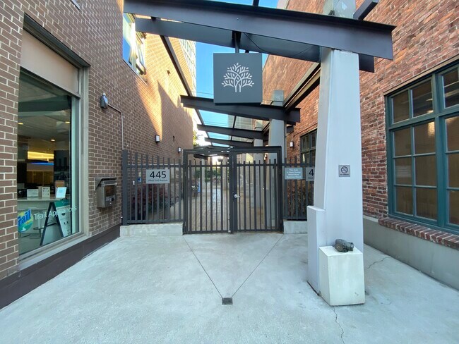 445 2nd Av W in Vancouver, BC - Building Photo - Building Photo