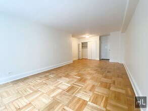 435 E 79th St in New York, NY - Building Photo - Building Photo