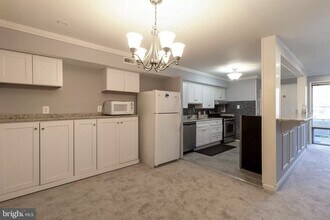 7529 Spring Lake Dr, Unit C1 in Bethesda, MD - Building Photo - Building Photo