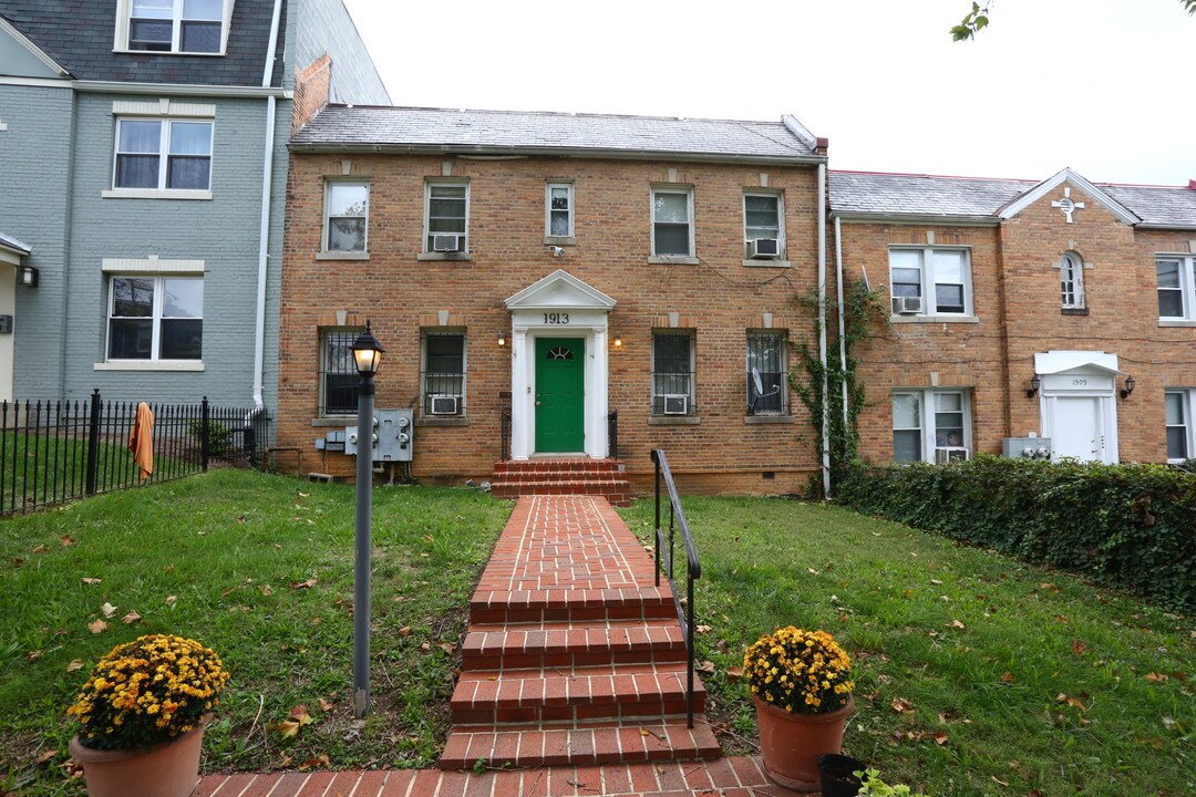 1913 2nd St NE in Washington, DC - Building Photo