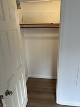 12 Maple St, Unit 10 in Plainville, CT - Foto de edificio - Building Photo