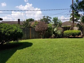 1042 Creekmont Dr in Houston, TX - Building Photo - Building Photo