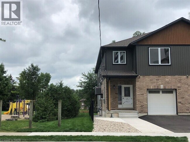 111 Walter St in Kitchener, ON - Building Photo - Building Photo