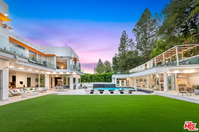 4533 Estrondo Dr in Los Angeles, CA - Building Photo - Building Photo