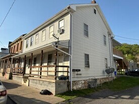 211 N Grand St, Unit APT A 1st floor in Lewistown, PA - Building Photo