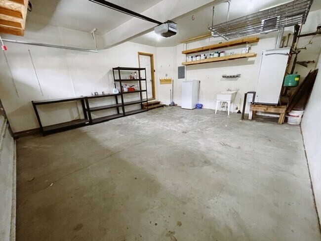 1606 Woodcutter Ct in Anchorage, AK - Building Photo - Building Photo