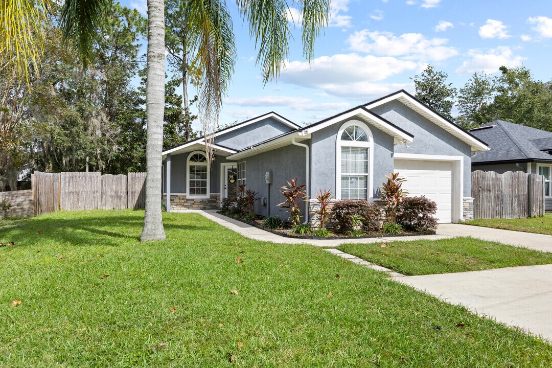 911 Fleming St in Fleming Island, FL - Building Photo