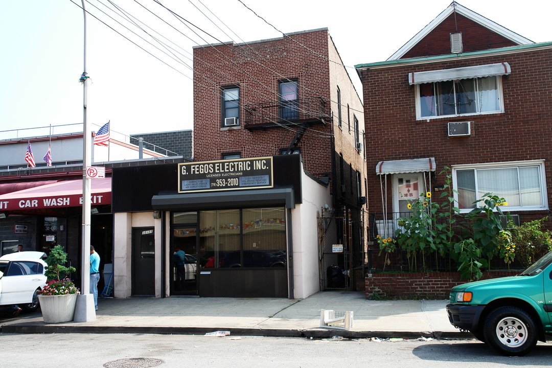 3111 Farrington St in Flushing, NY - Building Photo