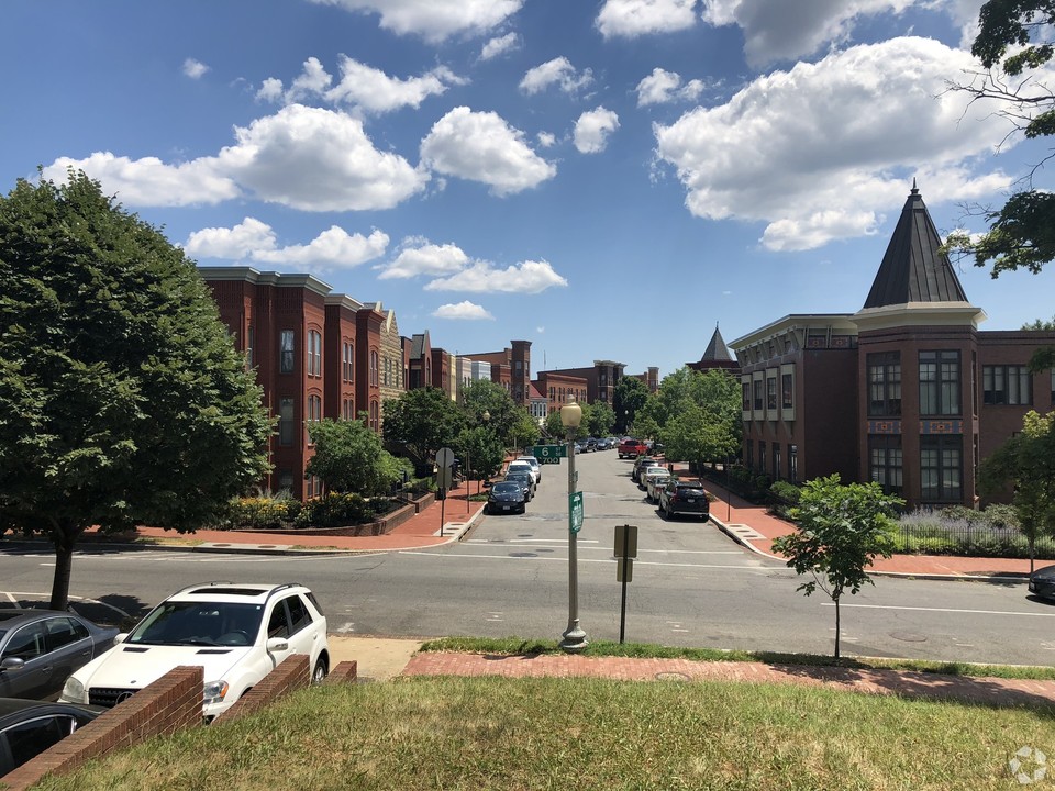 737 6th St SE in Washington, DC - Foto de edificio