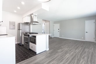 Aiden on Ash in Los Angeles, CA - Building Photo - Interior Photo