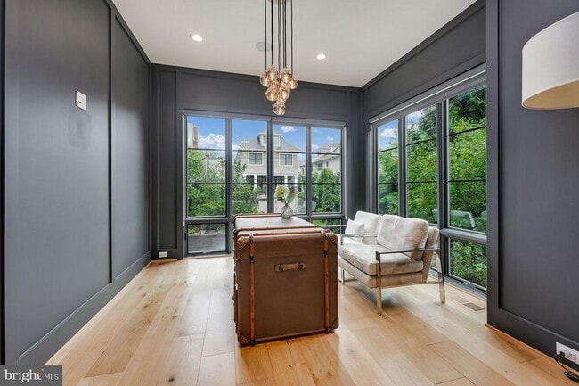 1452 Buena Vista Ave in McLean, VA - Building Photo - Building Photo