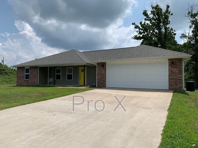 13731 Pella Ln in Neosho, MO - Building Photo - Building Photo