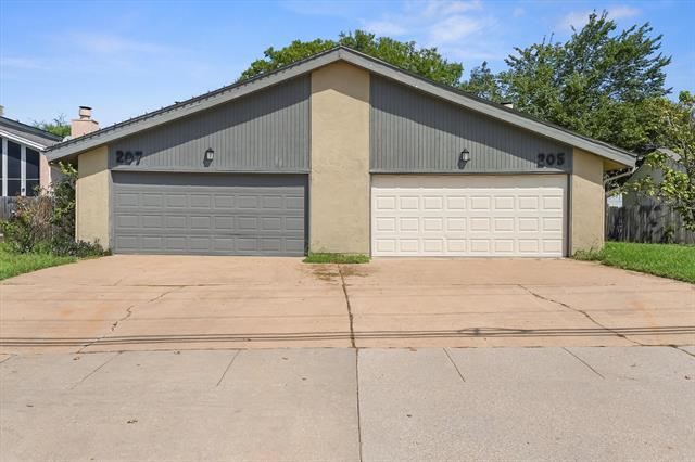 205 W Rochelle Rd in Irving, TX - Building Photo - Building Photo