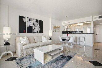 465 Ocean Dr in Miami Beach, FL - Building Photo - Building Photo