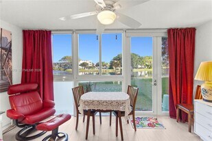 1018 Durham A in Deerfield Beach, FL - Building Photo