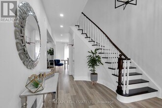 6421 Donway Dr in Mississauga, ON - Building Photo - Building Photo