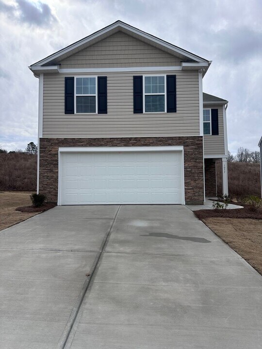 1057 20th Ave Loop SE in Hickory, NC - Building Photo