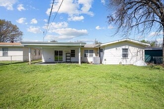 5829 Holloway St in Westworth Village, TX - Building Photo - Building Photo