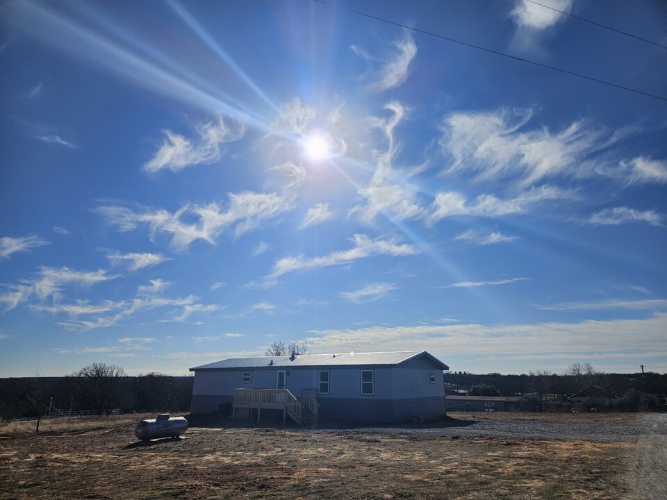 108 Private Rd 3792 in Springtown, TX - Building Photo