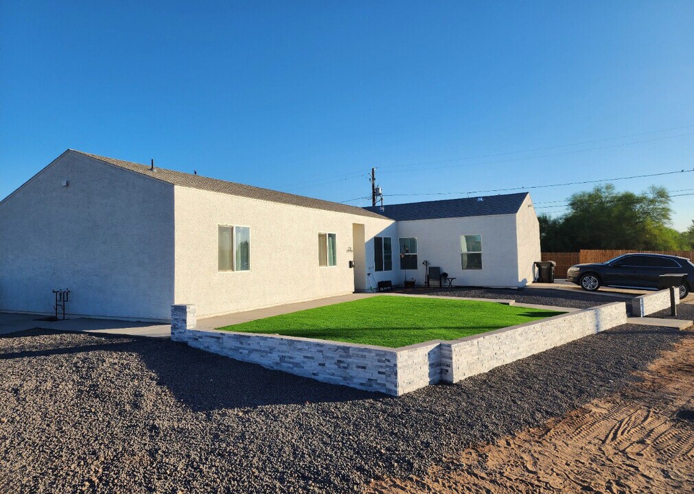 220 4th Ave E, Unit 1 in Buckeye, AZ - Foto de edificio