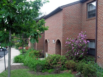 Parkway Woods in Rockville, MD - Building Photo