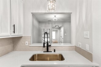 14277 Preston Rd, Unit 411 in Dallas, TX - Foto de edificio - Building Photo