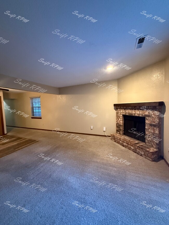 539 NE Churchill St in Lee's Summit, MO - Building Photo - Building Photo