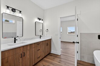 119 W 2nd N in Rexburg, ID - Building Photo - Building Photo