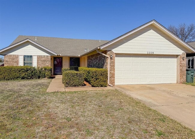 property at 2205 Shamrock Dr