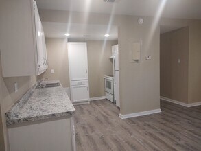 113 NW Main St in Ennis, TX - Foto de edificio - Building Photo