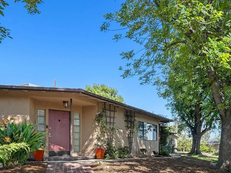 4702 Moore St in Glendale, CA - Building Photo
