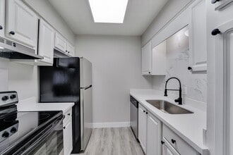 Nottingham Residences in Houston, TX - Building Photo - Building Photo