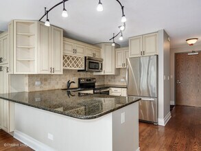 2 E Erie St in Chicago, IL - Building Photo - Building Photo