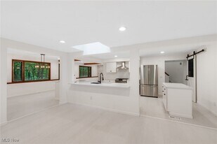 3812 Ellendale Rd in Moreland Hills, OH - Building Photo