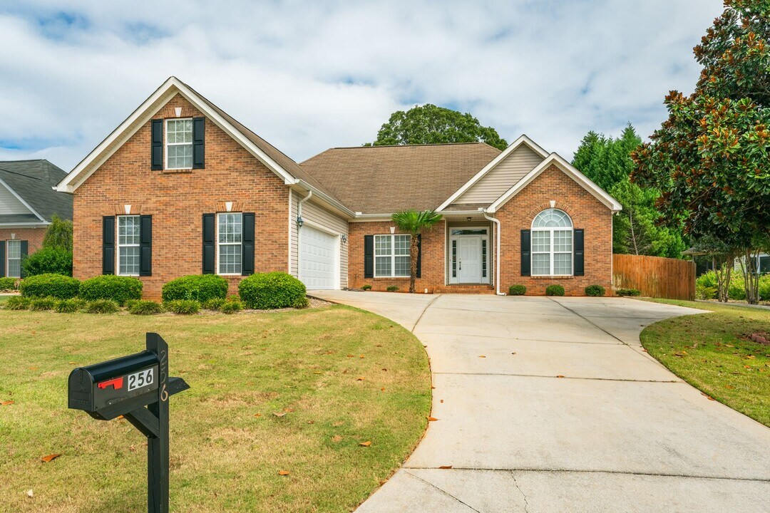 256 Southbank Dr in Aiken, SC - Building Photo