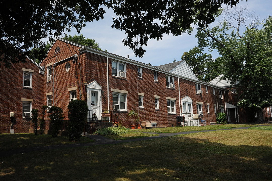 Townley Garden Apartments in Union, NJ - Building Photo