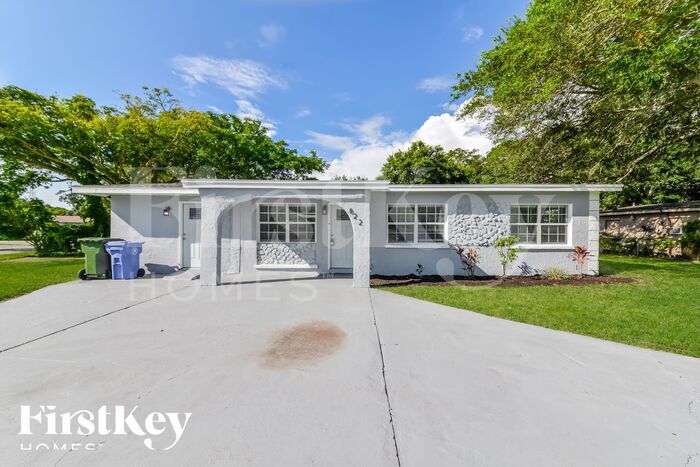 822 28th St Cir E in Bradenton, FL - Foto de edificio