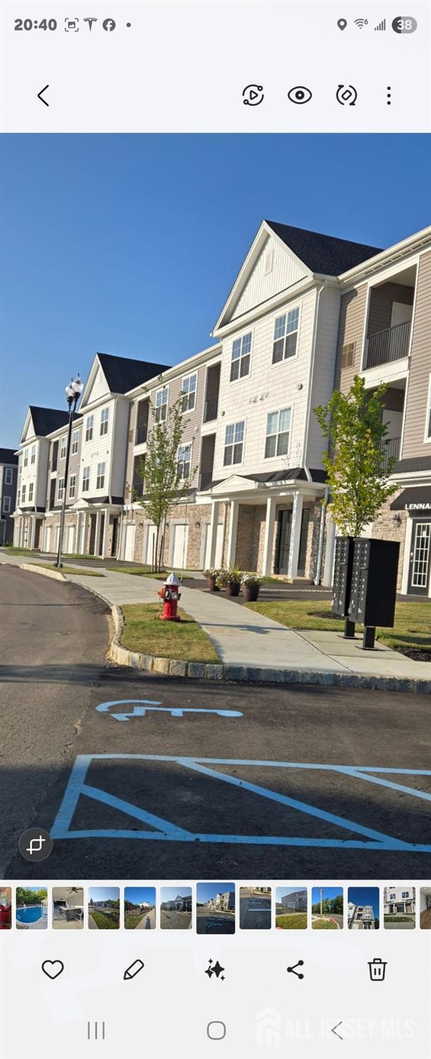 28211 Radford Ct in Monroe Township, NJ - Foto de edificio - Building Photo