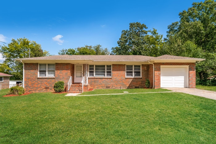 2505 7th St NE in Center Point, AL - Building Photo