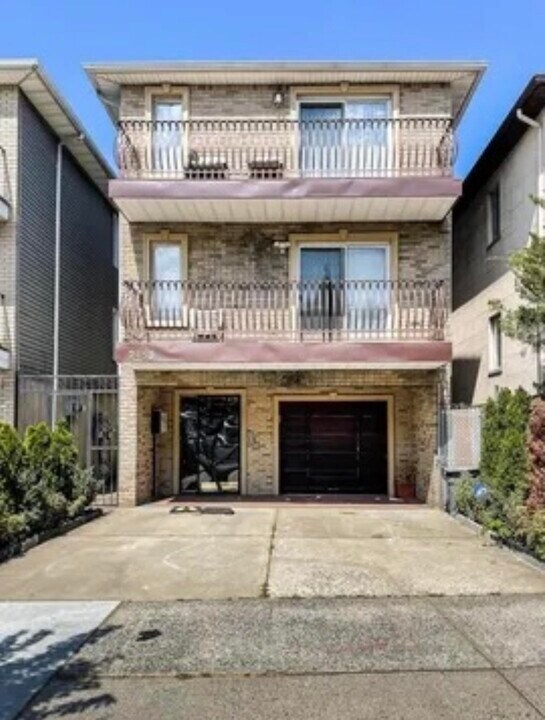 2453 John F. Kennedy Blvd in Jersey City, NJ - Building Photo