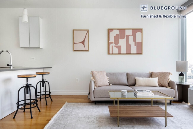 550 W 54th St in New York, NY - Building Photo - Building Photo