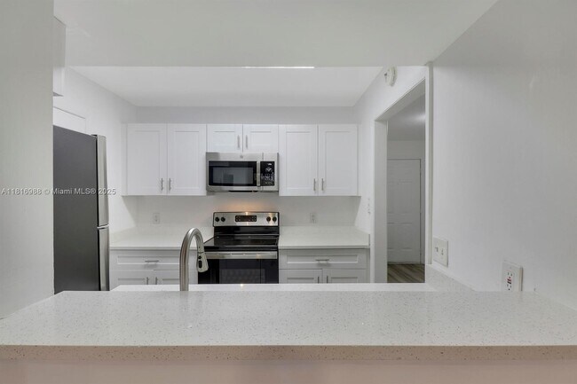 4341 W McNab Rd in Pompano Beach, FL - Building Photo - Building Photo
