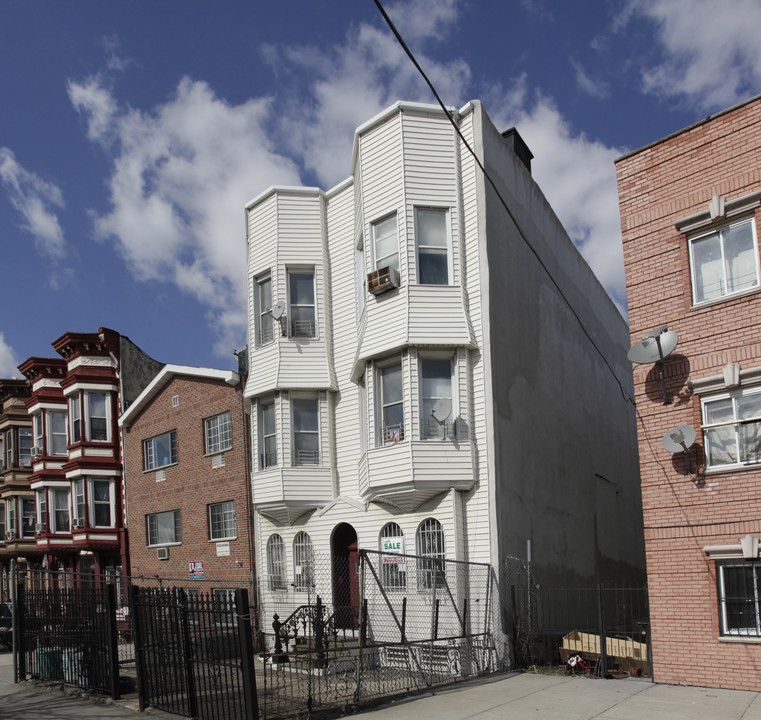 1429 Bushwick Ave in Brooklyn, NY - Building Photo