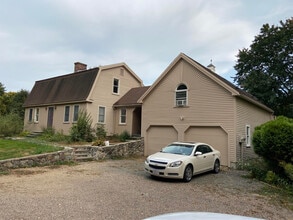 45 Low St, Unit B in Newbury, MA - Building Photo - Building Photo