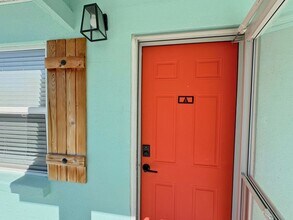 536 Roanoke St in Dunedin, FL - Foto de edificio - Building Photo