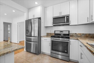 463 Crescent Dr in Beverly Hills, CA - Building Photo - Building Photo