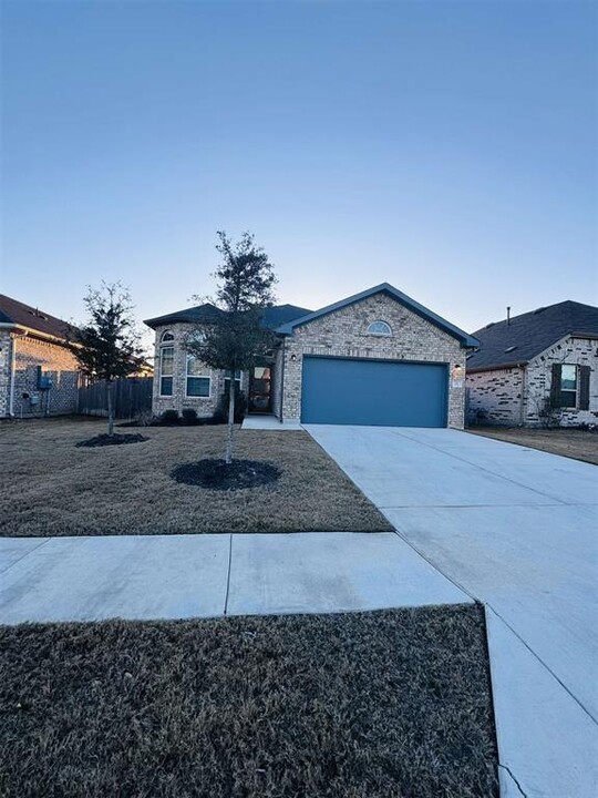 372 Cherrystone Loop in Buda, TX - Building Photo