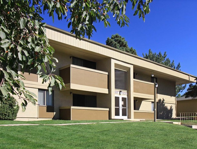 Citadel Village Apartments in Colorado Springs, CO - Foto de edificio - Building Photo