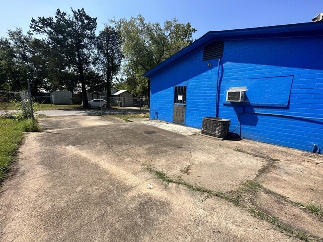 1302 N Raguet St in Lufkin, TX - Building Photo - Building Photo